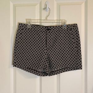 NWT-Banana Republic Hampton Fit Black and white design Dress Shorts size 12